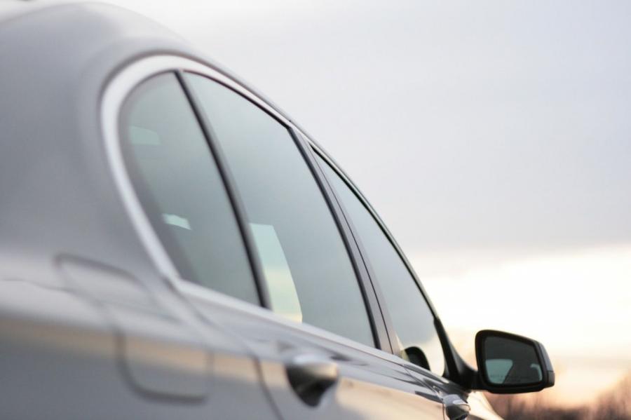  BMW 750i 2009 года  (фото 26 из 32)